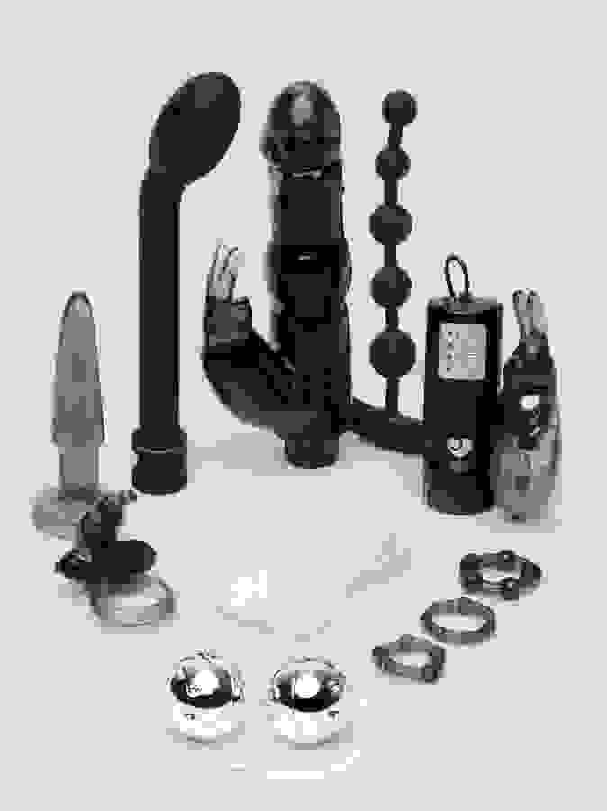 Lovehoney Wild Weekend Mega Couple's Sex Toy Kit (11 Piece), Black, hi-res